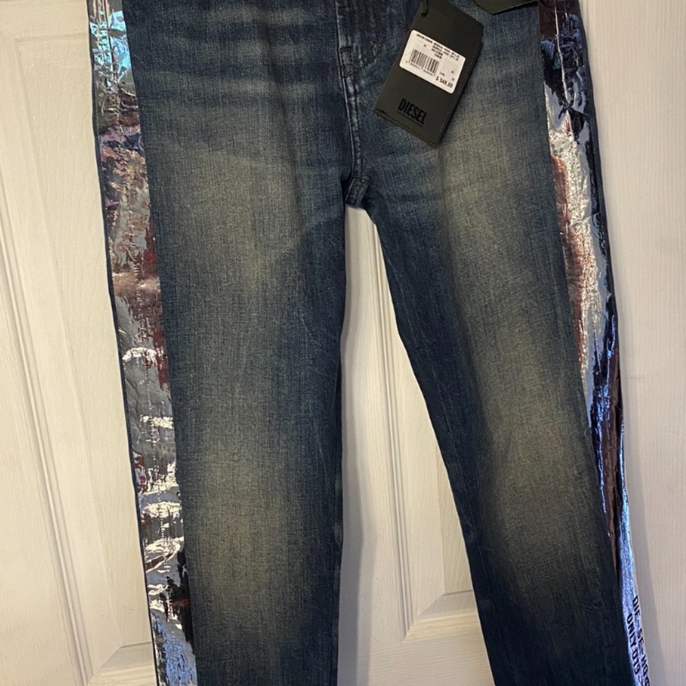 Out of this world 🌎 gorgeous Diesel jeans